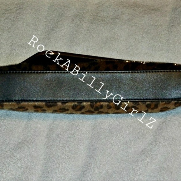 Sourpuss Leopard Faux Fur Magnetic Closure Clutch Purse with Black Satin NEW - Picture 2 of 7